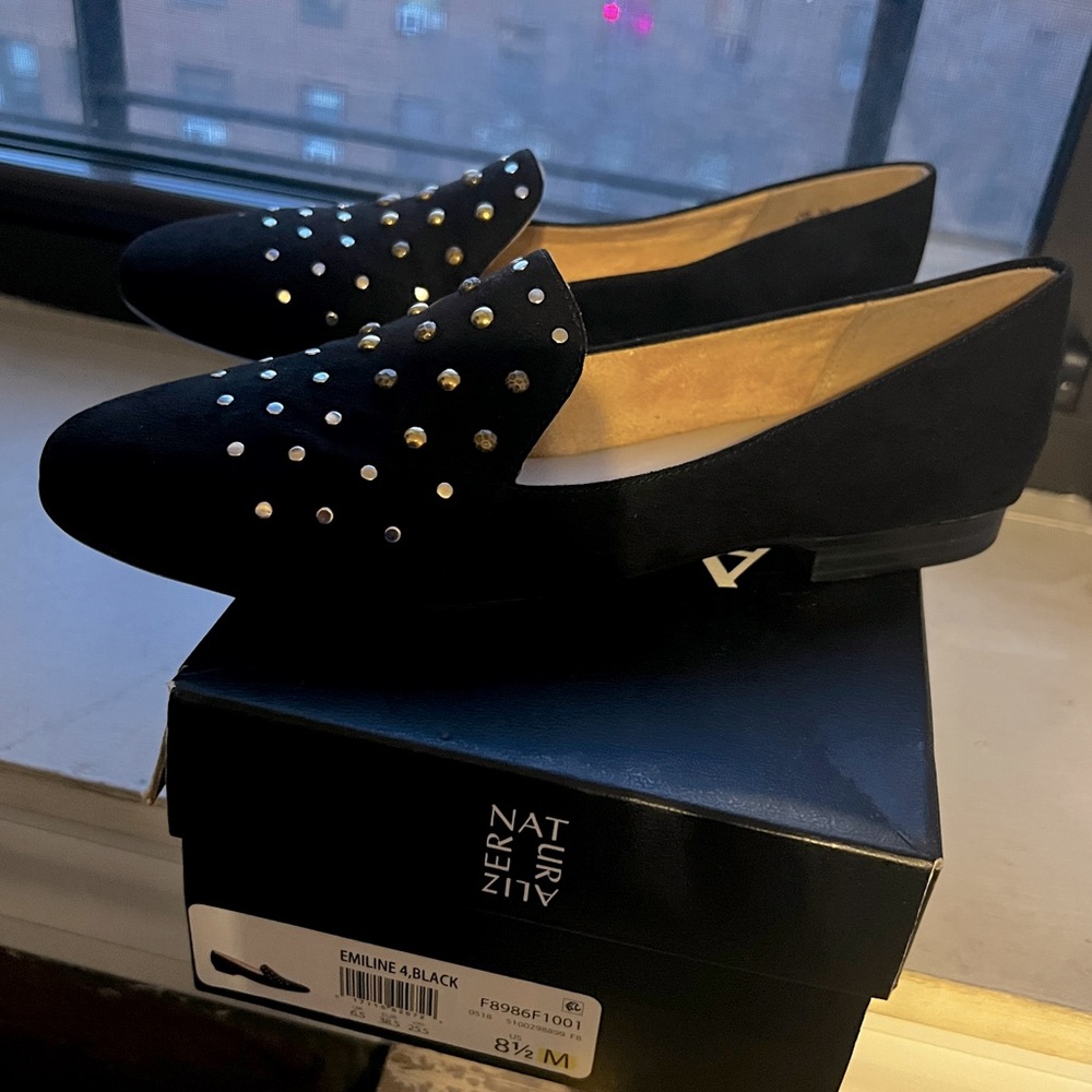 Naturalizer flats shoe size 8.5. Brand new